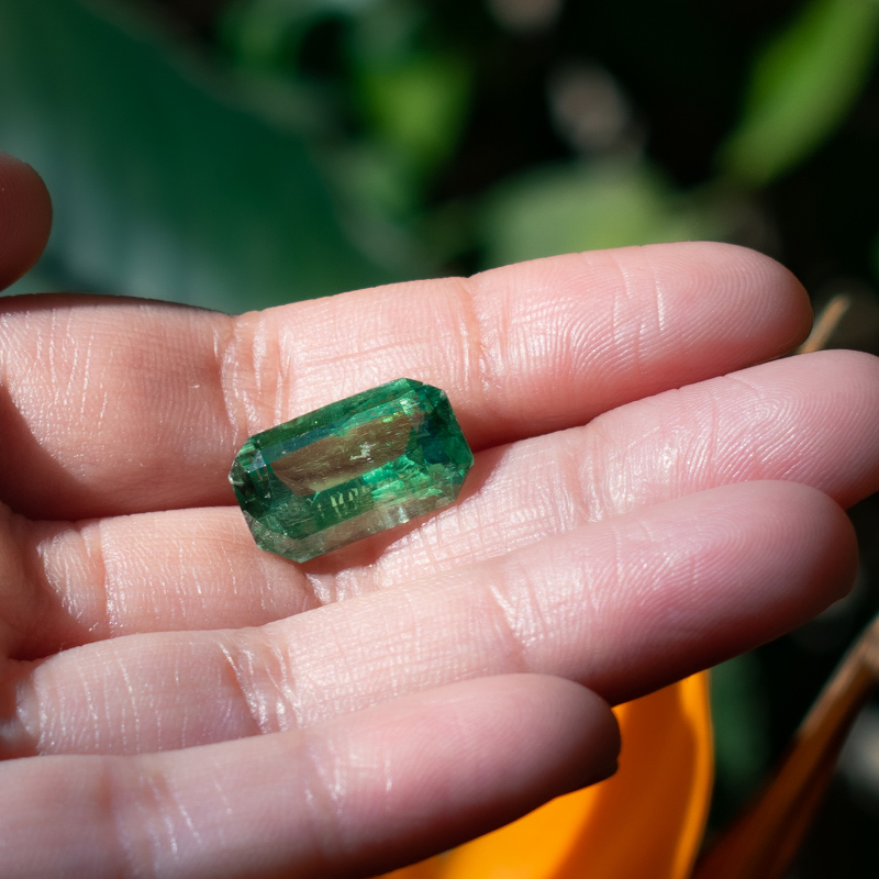 RARE GEMSTONE GREEN KYANITE FOR NEW BEGINNINGS