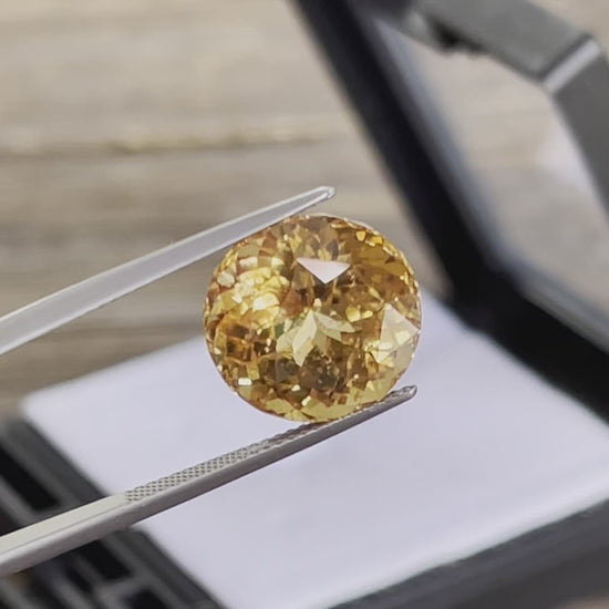 Load and play video in Gallery viewer, Natural Hessonite Garnet 13.10 Carats
