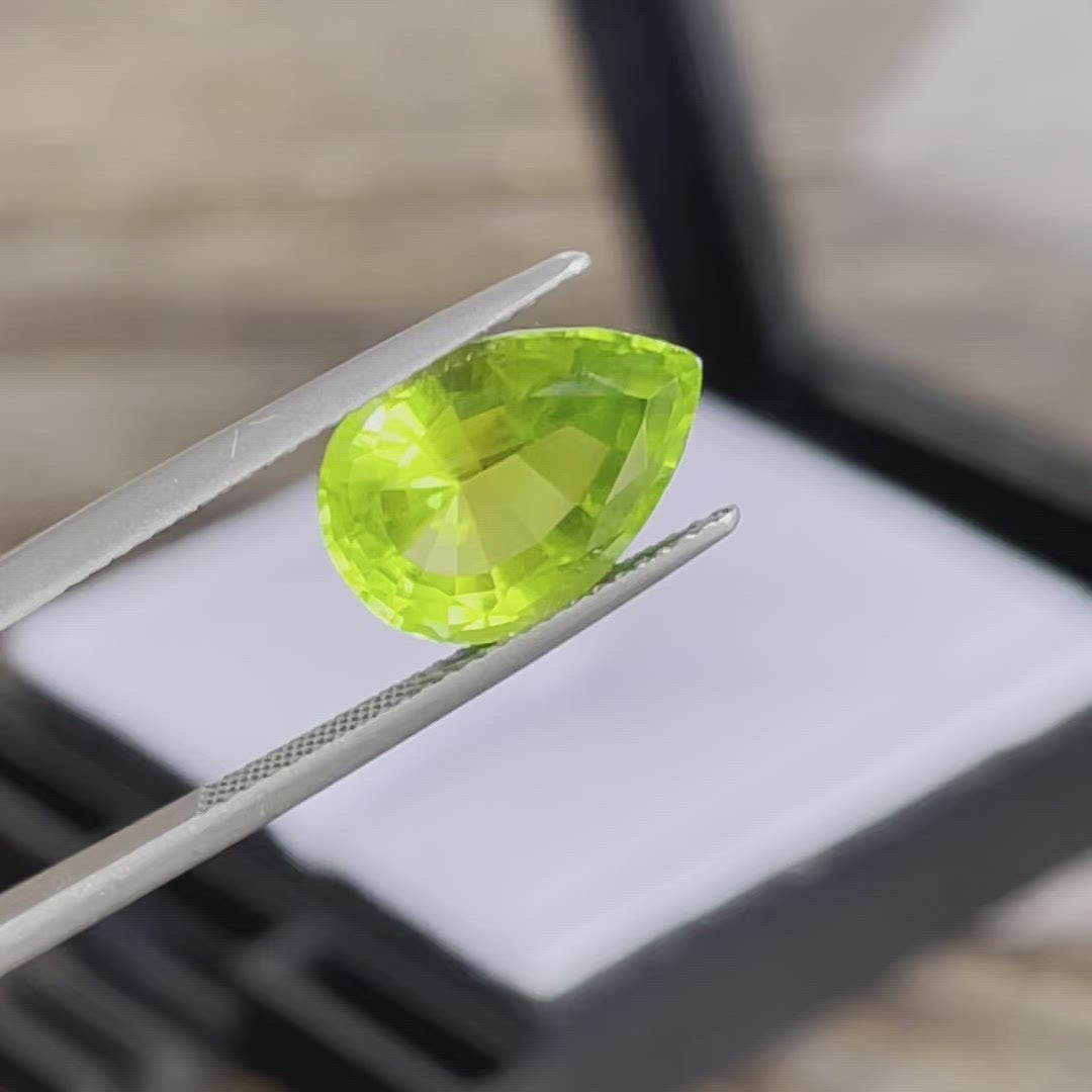 Load and play video in Gallery viewer, Natural Tanzanian Chrome Diopside 5.95 Carats
