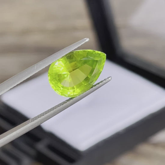 Load and play video in Gallery viewer, Natural Tanzanian Chrome Diopside 5.95 Carats
