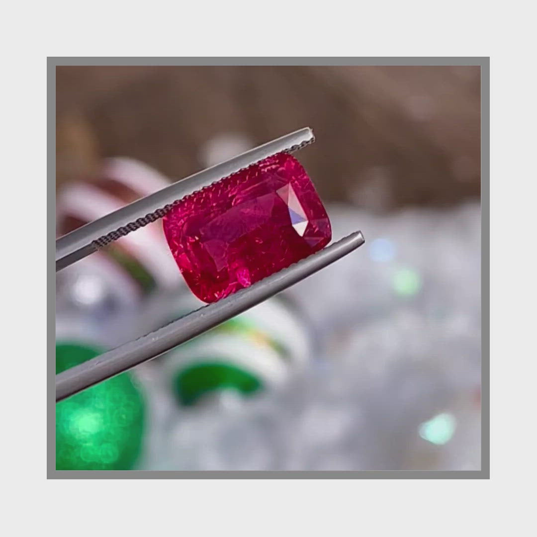 Load and play video in Gallery viewer, Natural Orange Red Tanzanian Spinel 7.31 Carats With GIA Report
