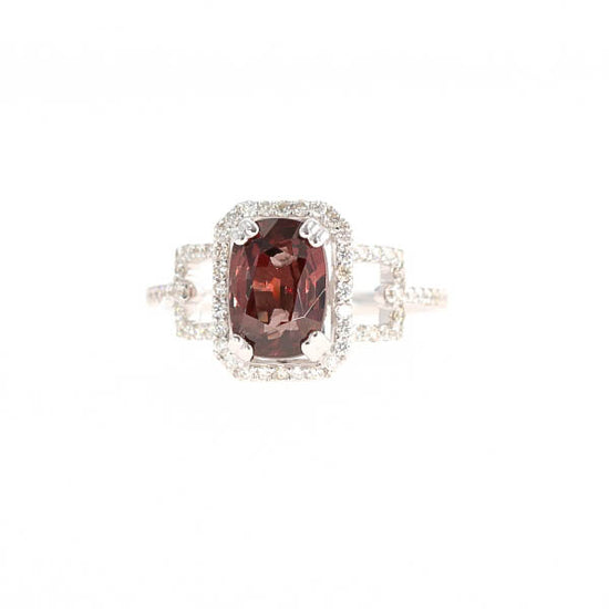 Natural Color-change Garnet 2.97 Carats and Diamond Ring