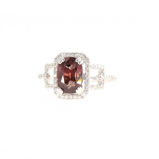 Natural Color-change Garnet 2.97 Carats and Diamond Ring