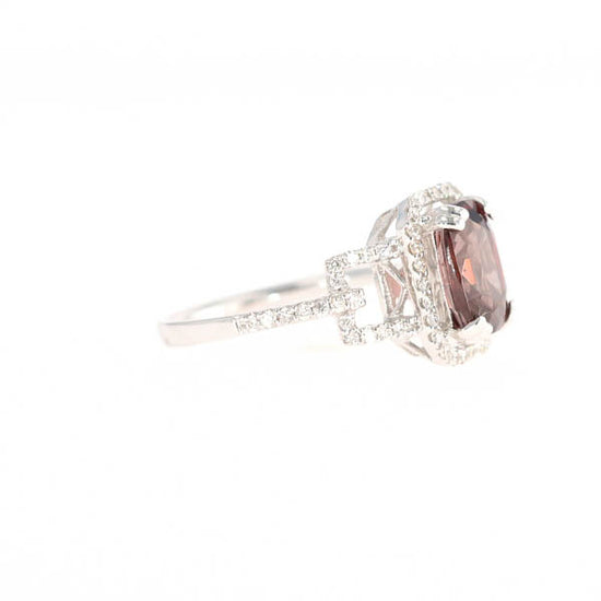 Natural Color-change Garnet 2.97 Carats and Diamond Ring