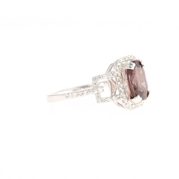 Natural Color-change Garnet 2.97 Carats and Diamond Ring
