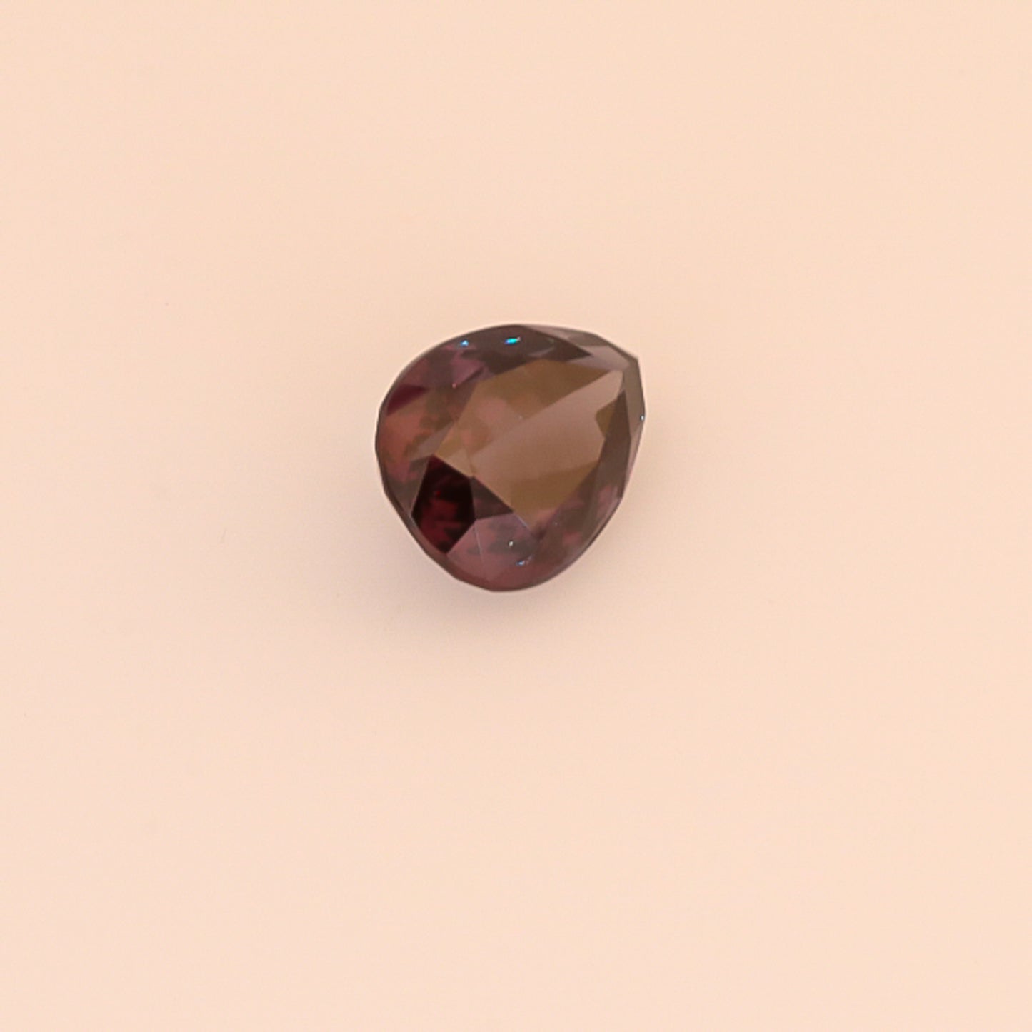 Load image into Gallery viewer, Natural Color Change Garnet 3.92 Carats
