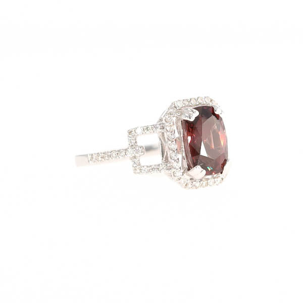 Natural Color-change Garnet 2.97 Carats and Diamond Ring