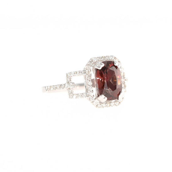 Natural Color-change Garnet 2.97 Carats and Diamond Ring