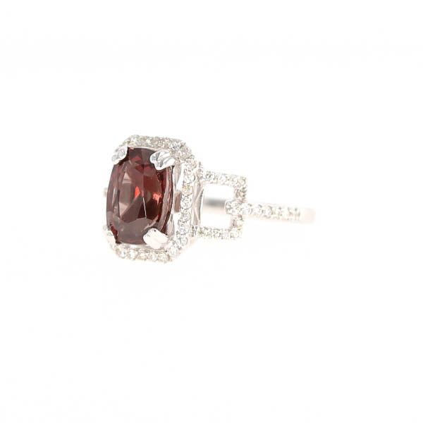 Natural Color-change Garnet 2.97 Carats and Diamond Ring