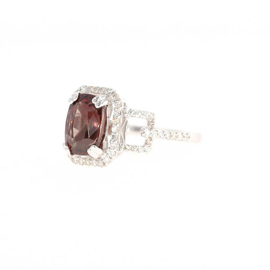Natural Color-change Garnet 2.97 Carats and Diamond Ring