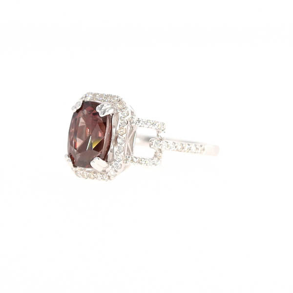 Natural Color-change Garnet 2.97 Carats and Diamond Ring