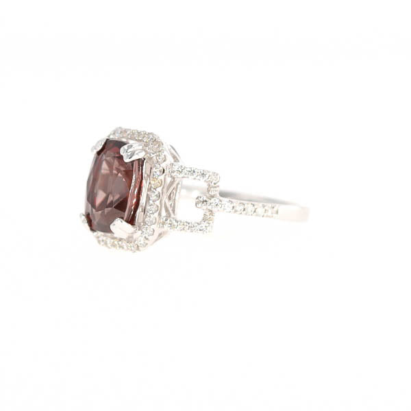 Natural Color-change Garnet 2.97 Carats and Diamond Ring