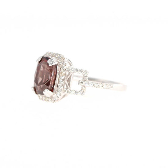 Load image into Gallery viewer, Natural Color-change Garnet 2.97 Carats and Diamond Ring
