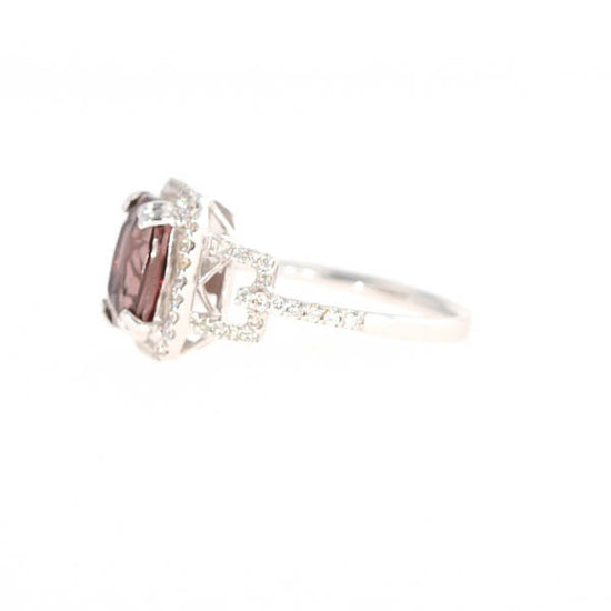 Natural Color-change Garnet 2.97 Carats and Diamond Ring