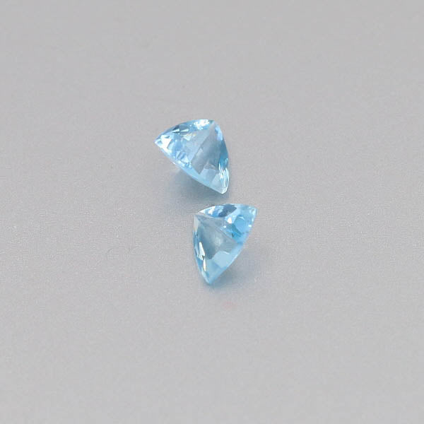 Load image into Gallery viewer, Natural Aquamarine Pair 0.92 Total Carats Weight
