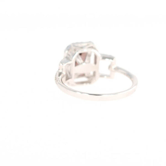 Natural Color-change Garnet 2.97 Carats and Diamond Ring