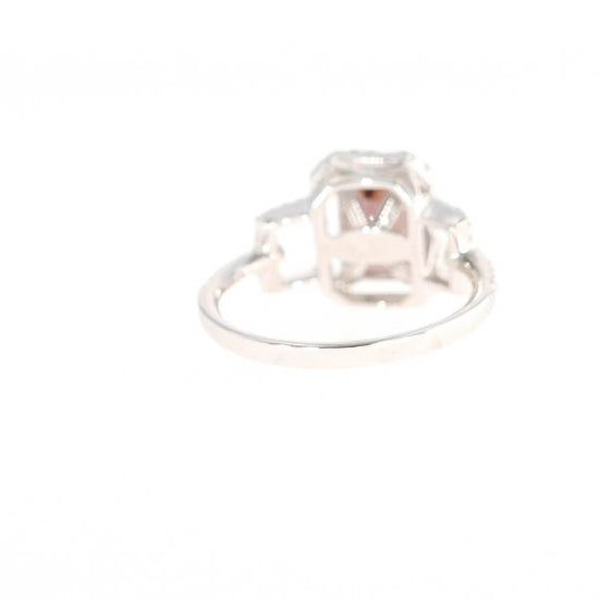 Natural Color-change Garnet 2.97 Carats and Diamond Ring
