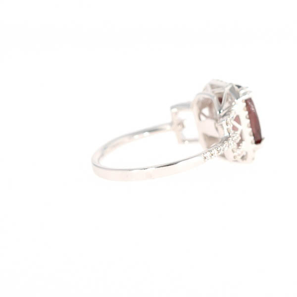 Natural Color-change Garnet 2.97 Carats and Diamond Ring