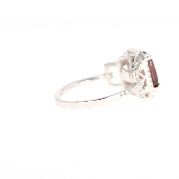 Natural Color-change Garnet 2.97 Carats and Diamond Ring
