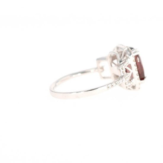 Natural Color-change Garnet 2.97 Carats and Diamond Ring