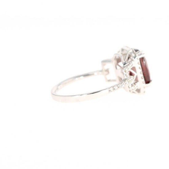 Natural Color-change Garnet 2.97 Carats and Diamond Ring