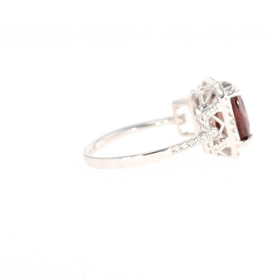 Natural Color-change Garnet 2.97 Carats and Diamond Ring