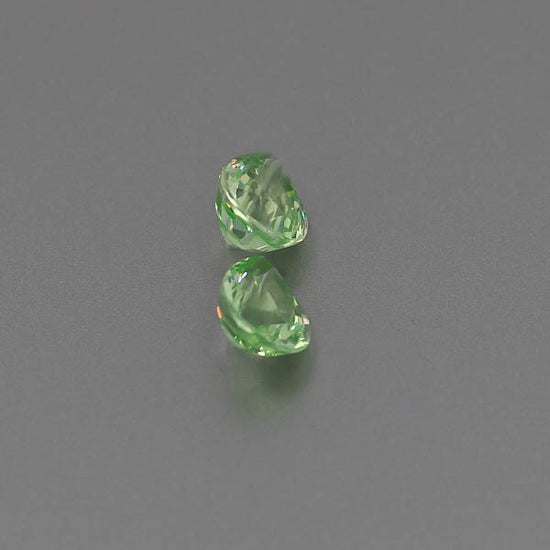 Load image into Gallery viewer, Natural Grossular Garnet Pair 4.31 Total Carats
