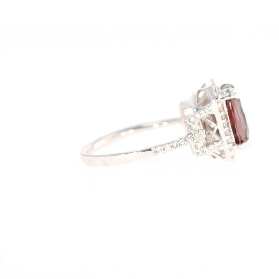 Natural Color-change Garnet 2.97 Carats and Diamond Ring