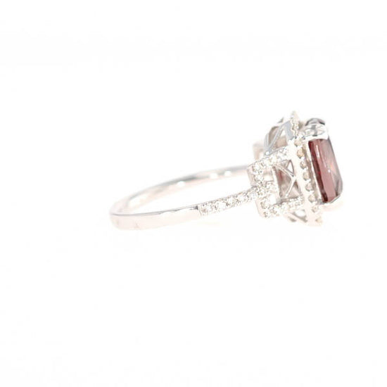 Natural Color-change Garnet 2.97 Carats and Diamond Ring